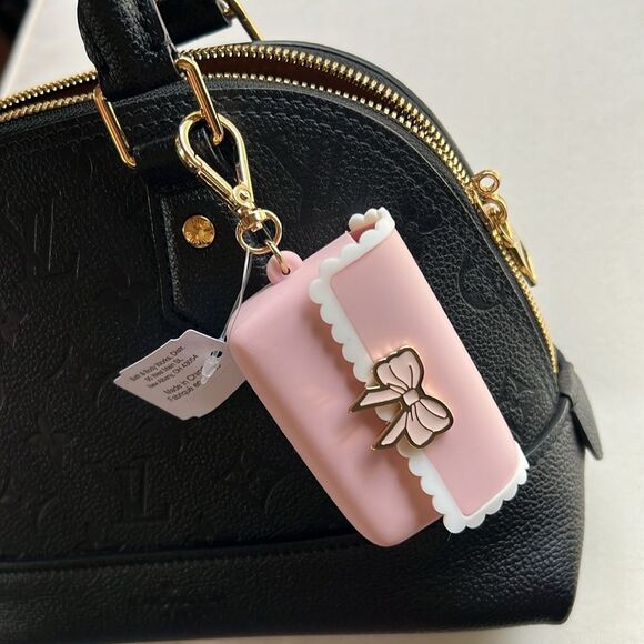 Bath & Body Works Pink Scalloped Bow Snap Case for Hand Sanitizer - Picture 12 of 12